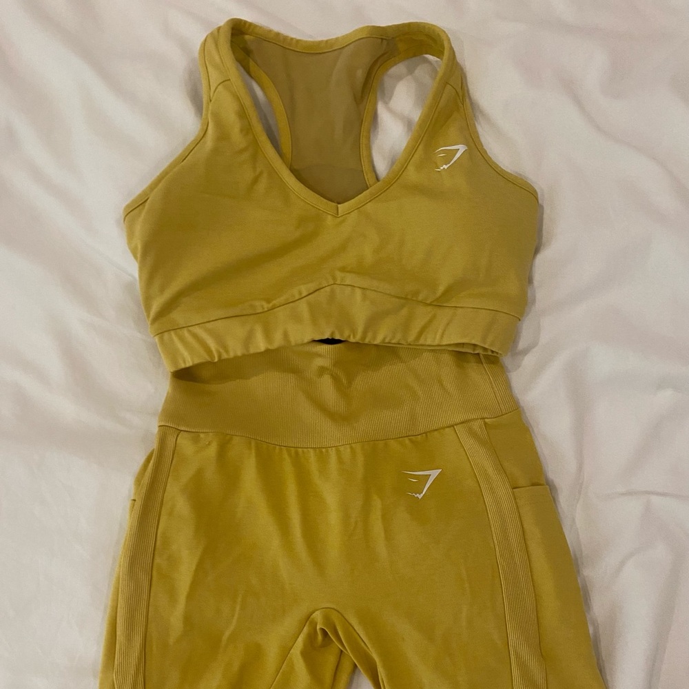 Gymshark Sol Lift sports bra and shorts set (size S - yellow)